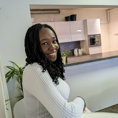 Ayomitomiwa  zoekt een Kamer / Studio / Huurwoning / Appartement in Haarlem